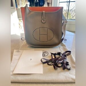 Hermes Evelyne III 29 Shoulder Bag Etoupe leather with Palladium hardware